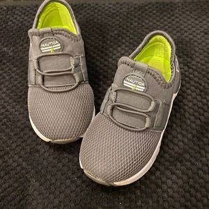 Toddler size 7 nautica sneakers
